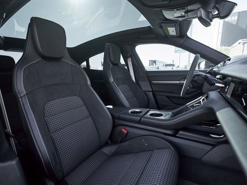 Used 2025 Porsche Taycan 4S w/ Premium Package image 39