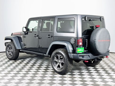 Used 2018 Jeep Wrangler Unlimited Rubicon w/ Connectivity Group image 6