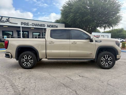 Used 2022 GMC Sierra 1500 AT4 w/ AT4 Premium Package AWD/4WD image 2