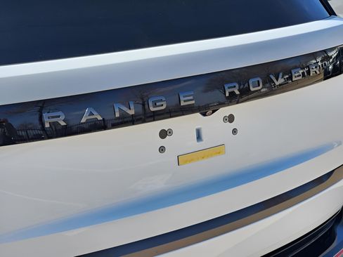Certified 2025 Land Rover Range Rover SE image 6