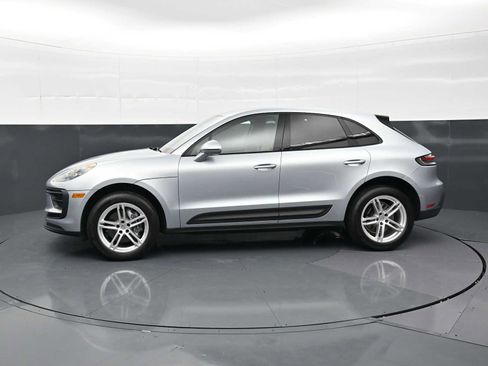 Certified 2025 Porsche Macan AWD/4WD image 2