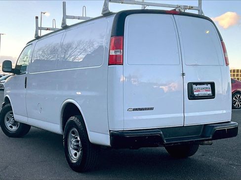 Used 2017 Chevrolet Express 3500 image 10