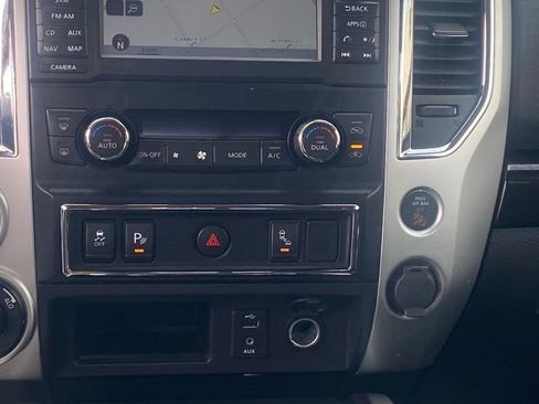 Used 2018 Nissan Titan SV w/ SV Convenience Package image 43