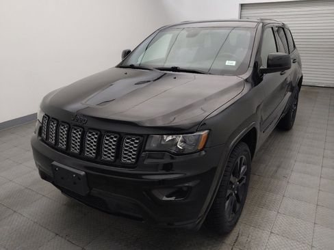 Used 2020 Jeep Grand Cherokee Altitude AWD/4WD image 15