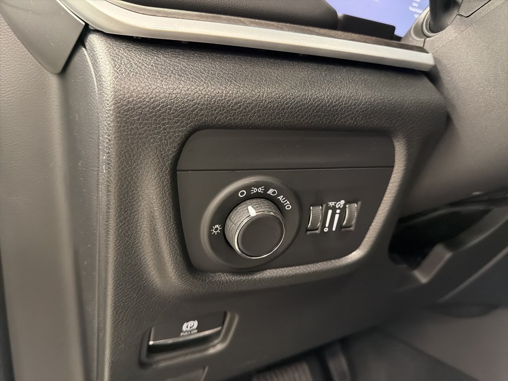 New 2026 Jeep Grand Cherokee Altitude AWD/4WD image 17