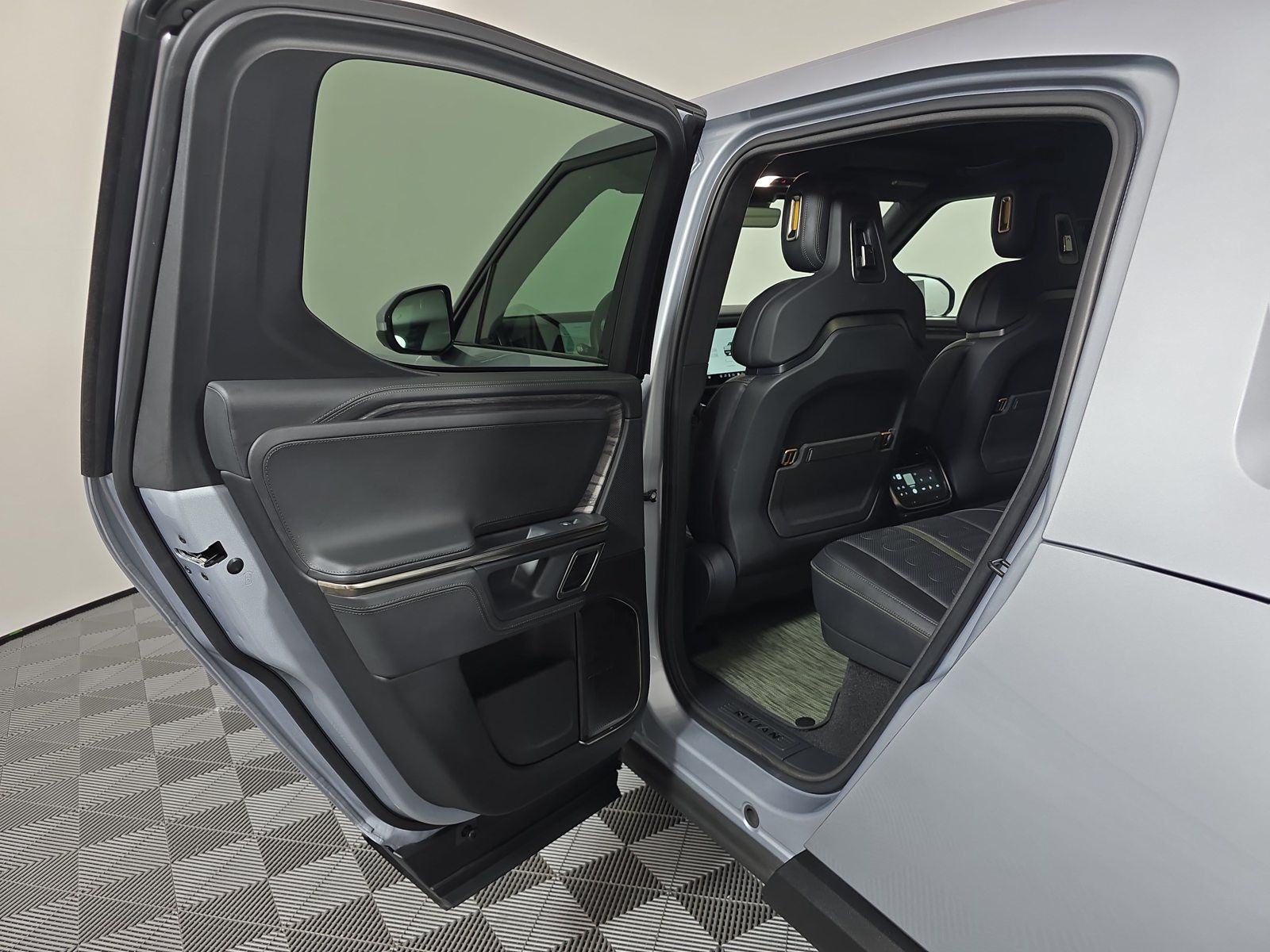 Used 2022 Rivian R1T Adventure AWD/4WD image 17