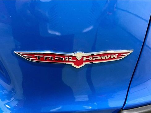 Used 2021 Jeep Cherokee Trailhawk w/ Comfort/Convenience Group image 8