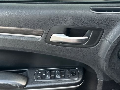 Used 2019 Chrysler 300 Touring w/ Sport Appearance Package RWD image 11