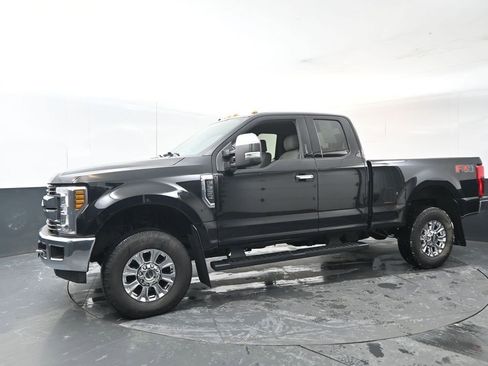 Used 2019 Ford F350 XLT w/ XLT Premium Package image 2