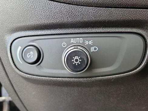 Used 2019 Chevrolet Equinox LT w/ Driver Convenience Package image 21