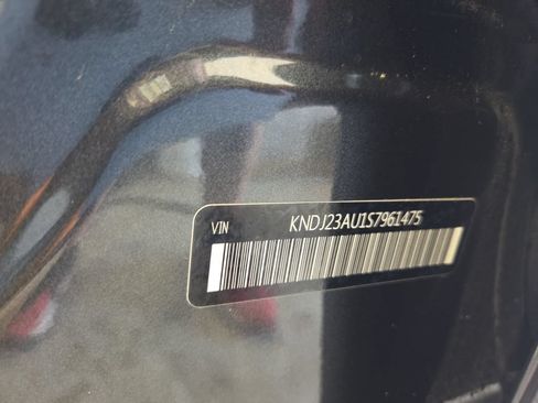 Used 2025 Kia Soul LX w/ LX Technology Package FWD image 32