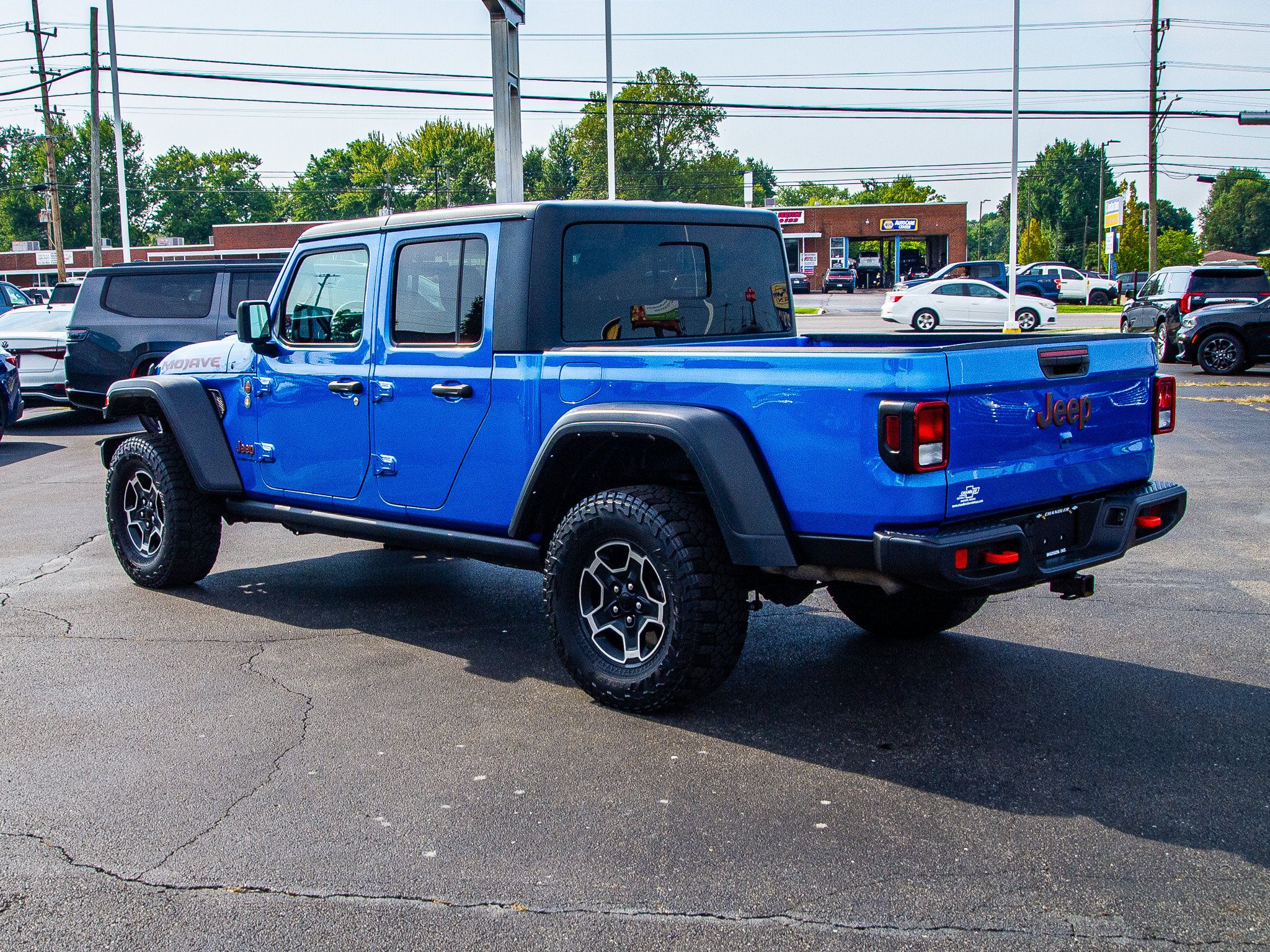 Used 2023 Jeep Gladiator Mojave AWD/4WD image 5