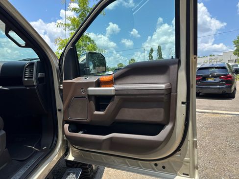 Used 2018 Ford F150 King Ranch w/ Equipment Group 601A Luxury AWD/4WD image 23