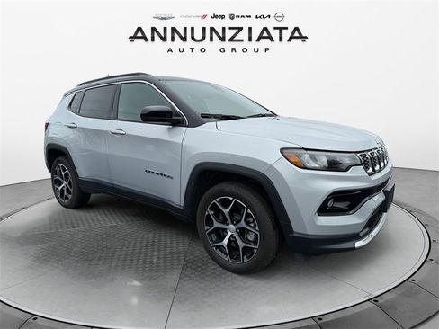 Used 2024 Jeep Compass Limited image 7