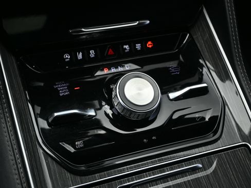 Used 2022 Jeep Wagoneer Series III w/ Premium Group I image 22