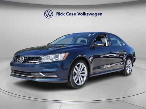Used 2019 Volkswagen Passat 2.0T Wolfsburg w/ Wheels & Sunroof Package image 9