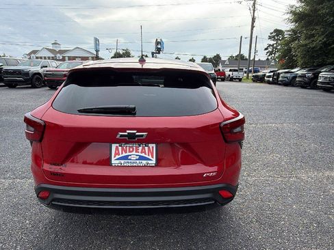 New 2026 Chevrolet Trax RS w/ Sunroof Package FWD image 10
