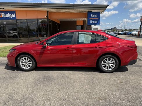 Used 2025 Toyota Camry LE AWD/4WD image 2