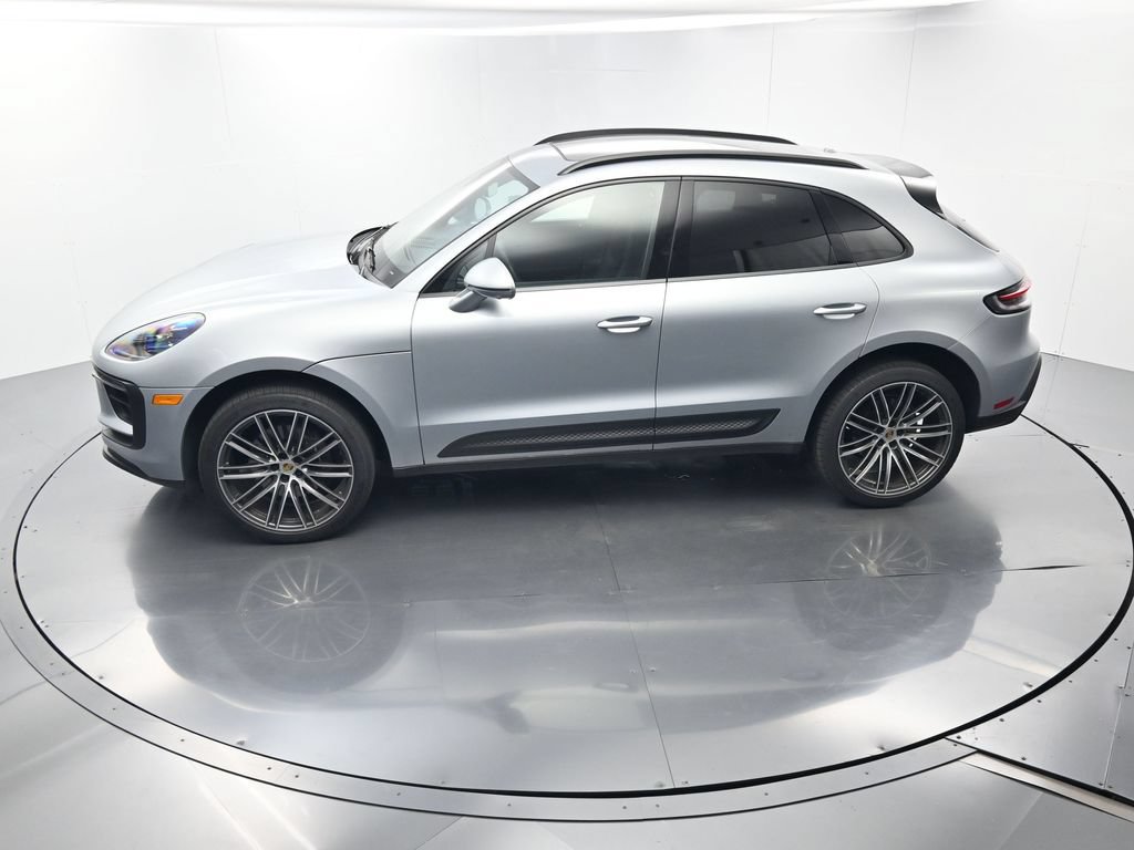 Certified 2026 Porsche Macan AWD/4WD image 34