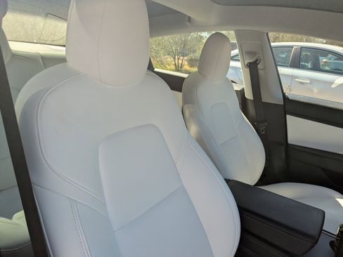 Used 2021 Tesla Model 3 Standard Range Plus image 9