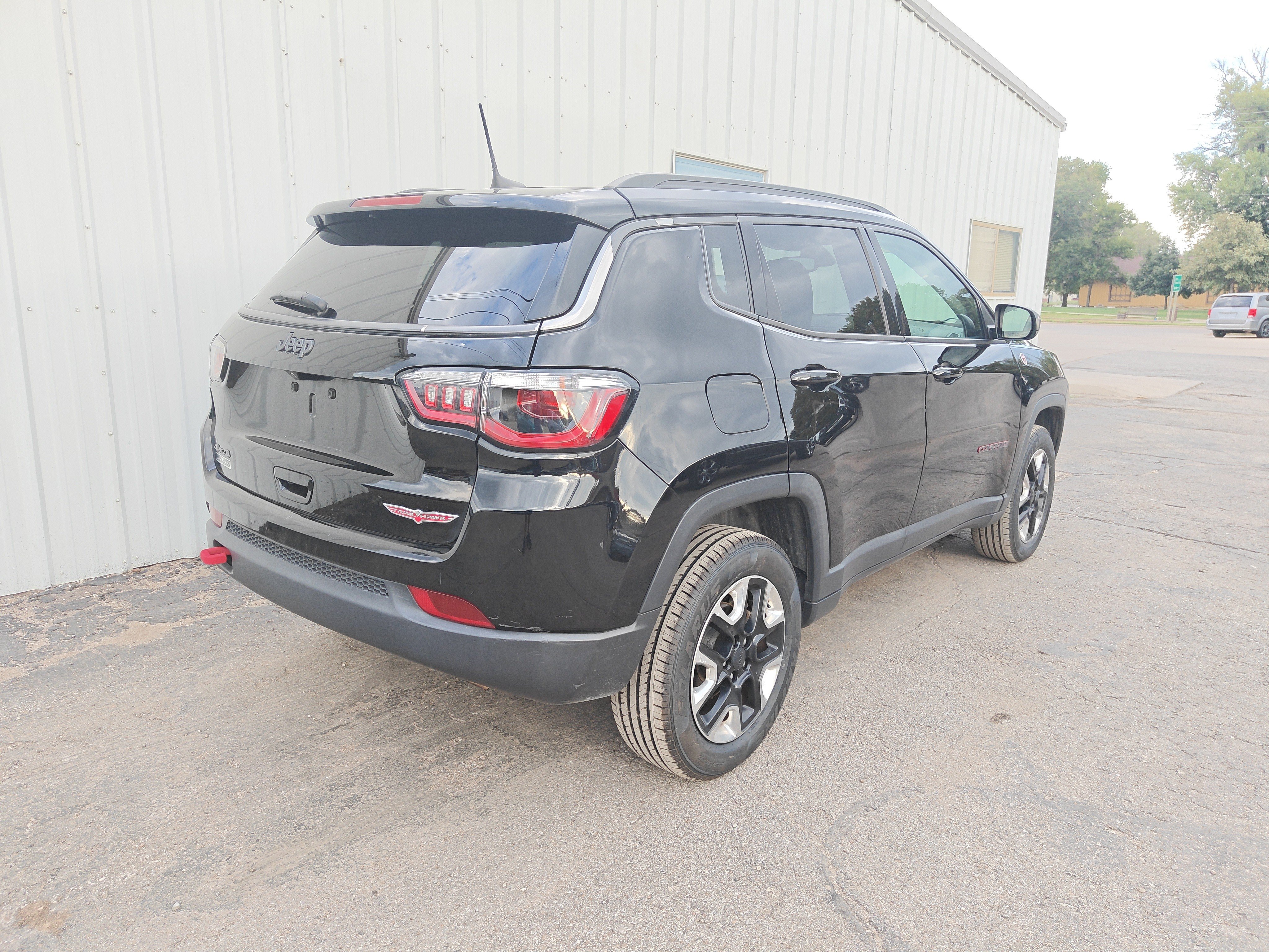 Used 2017 Jeep Compass Trailhawk w/ Leather Interior Group AWD/4WD image 14