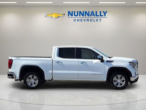 Certified 2024 GMC Sierra 1500 SLT image 6