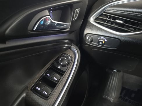 Used 2018 Chevrolet Malibu LT w/ Leather Package FWD image 32