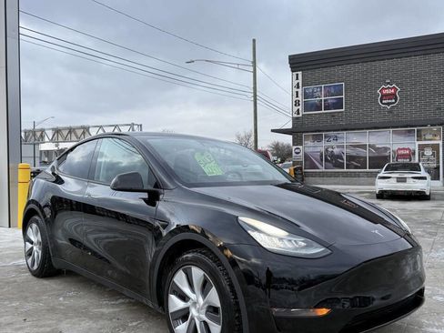 Used 2021 Tesla Model Y Long Range AWD/4WD image 1