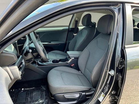 Used 2025 Kia K4 FWD image 23