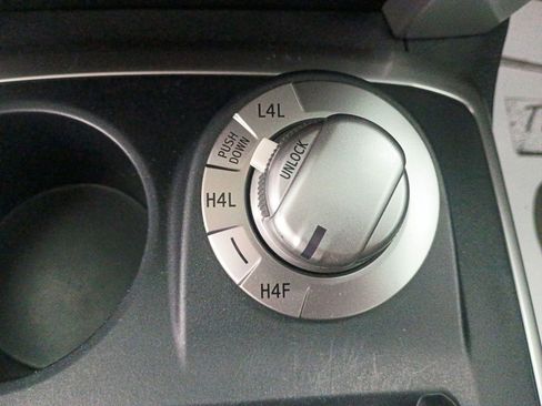 Used 2020 Toyota 4Runner image 36