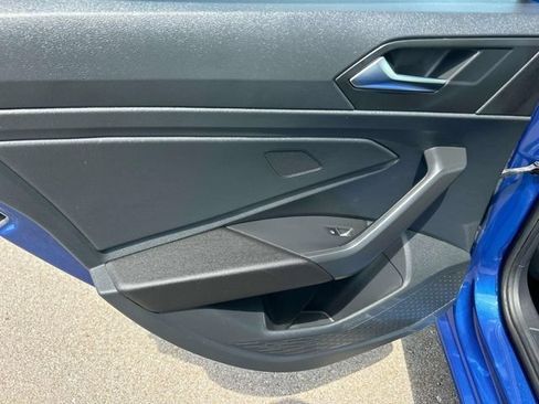 Used 2024 Volkswagen Jetta SE FWD image 17
