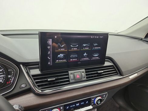 Used 2023 Audi Q5 2.0T Premium w/ Convenience Package AWD/4WD image 14