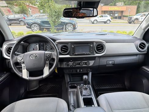 Used 2019 Toyota Tacoma SR5 AWD/4WD image 12