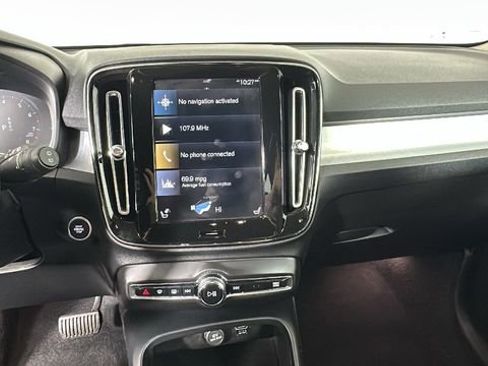 Used 2022 Volvo XC40 T5 Momentum AWD/4WD image 21