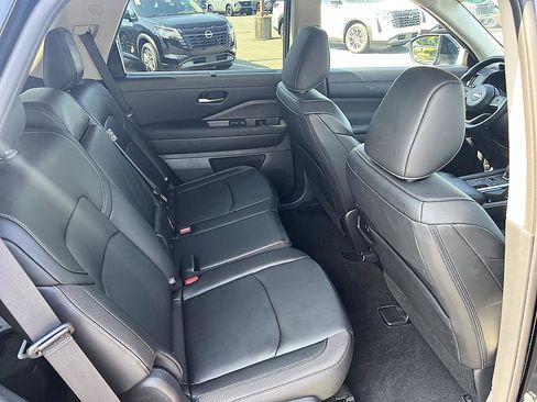 Certified 2025 Nissan Pathfinder SL w/ Cargo Package FWD image 16