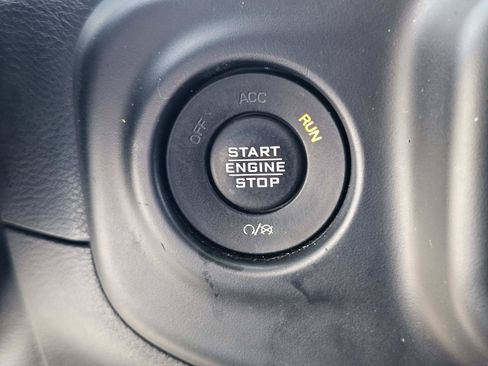 Used 2021 Jeep Gladiator Overland AWD/4WD image 24