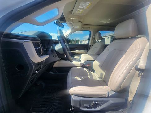 Used 2024 Ford Expedition Limited RWD image 17