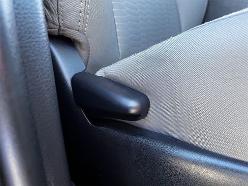 Used 2019 Toyota Tacoma SR image 25