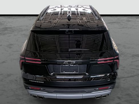Used 2024 Chevrolet Traverse LT FWD image 3