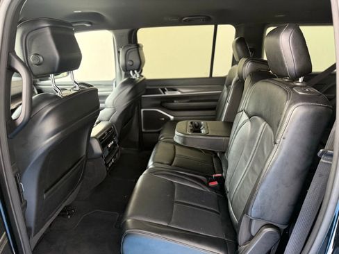 Used 2024 Jeep Wagoneer L Series II w/ Flexible Seating Group AWD/4WD image 17