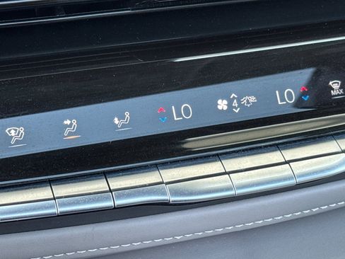 Used 2021 Cadillac Escalade Premium Luxury Platinum image 29