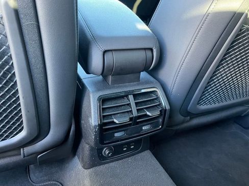 Used 2024 Audi Q3 2.0T Premium image 26