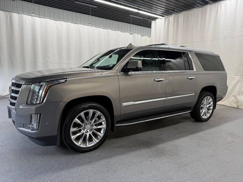 Used 2019 Cadillac Escalade ESV Luxury AWD/4WD image 1