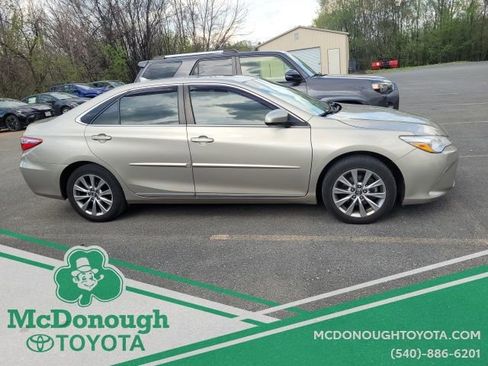 Used 2017 Toyota Camry XLE w/ Moonroof Package image 4