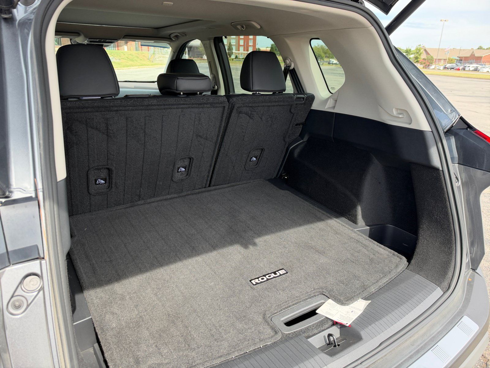 Used 2023 Nissan Rogue SV w/ SV Premium B Package FWD image 16