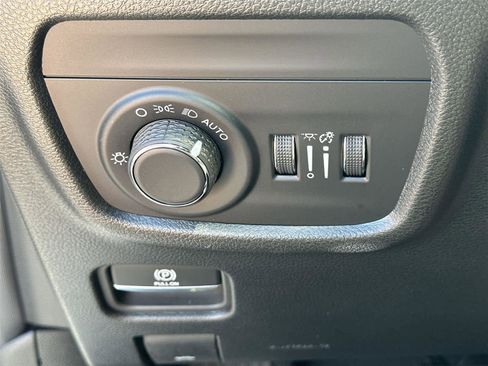 Used 2026 Jeep Grand Cherokee Altitude RWD image 41