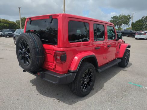 Used 2025 Jeep Wrangler Unlimited Sahara AWD/4WD image 6