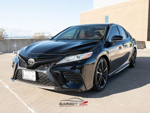 Used 2020 Toyota Camry XSE image 3