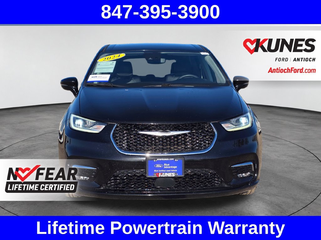Used 2024 Chrysler Pacifica Touring-L FWD image 2