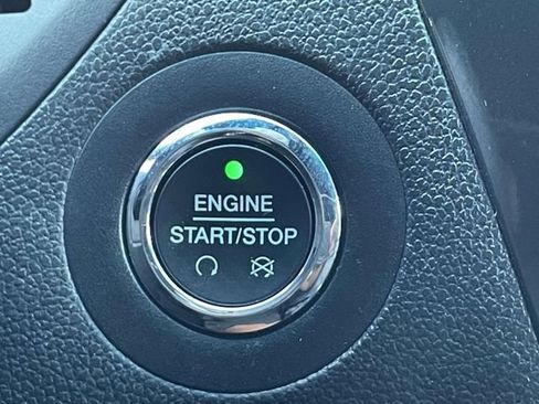 Used 2016 Ford Explorer XLT w/ Equipment Group 202A FWD image 17